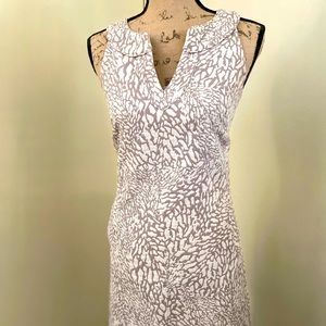 Banana Republic sheath v-neck with pockets size 2